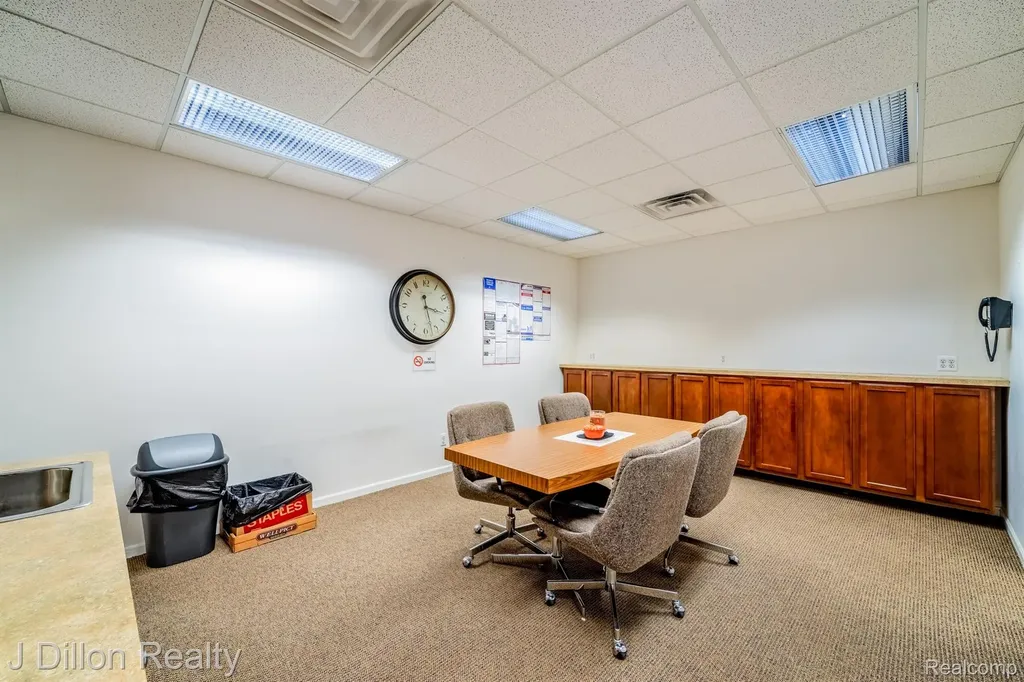4621 & 4615 S Wayne Road Wayne City MI 48184