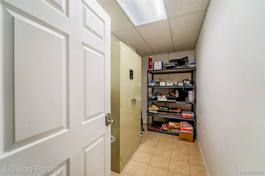 4621 & 4615 S Wayne Road Wayne City MI 48184