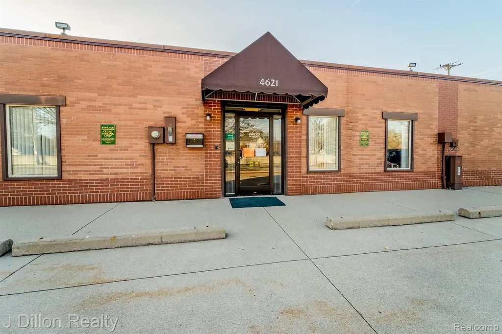4621 & 4615 S Wayne Road Wayne City MI 48184