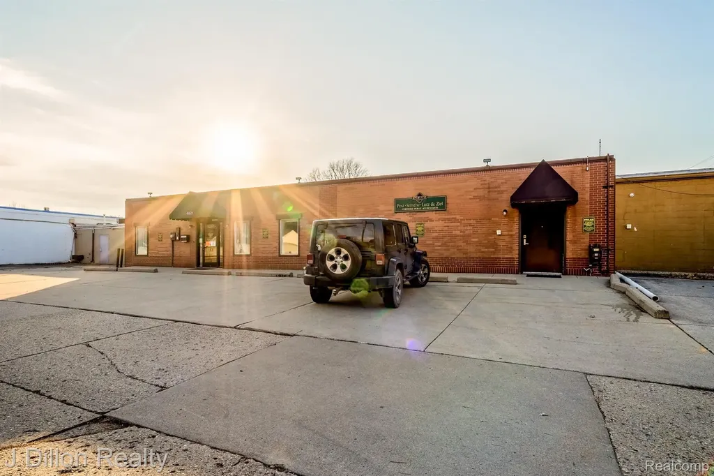 4621 & 4615 S Wayne Road Wayne City MI 48184