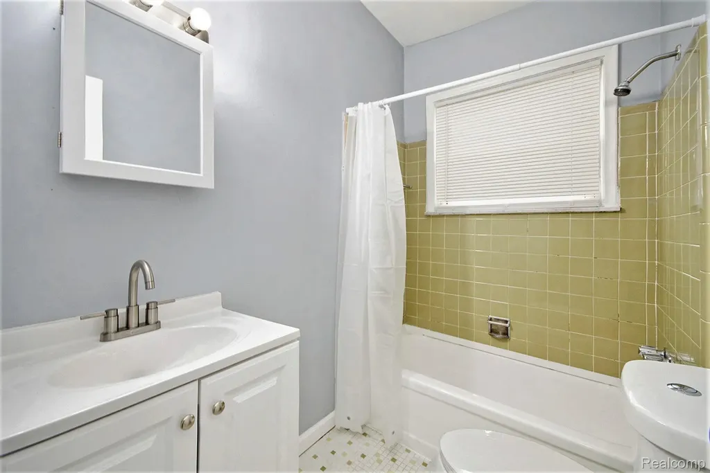 21110 Beaconsfield Street St. Clair Shores City MI 48080