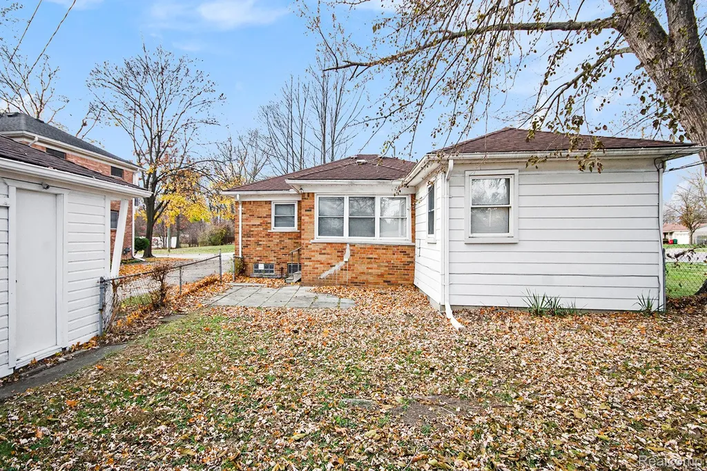 21110 Beaconsfield Street St. Clair Shores City MI 48080
