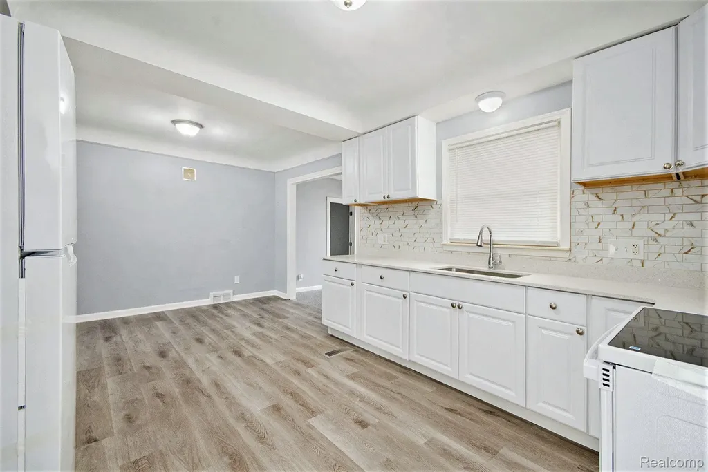 21110 Beaconsfield Street St. Clair Shores City MI 48080