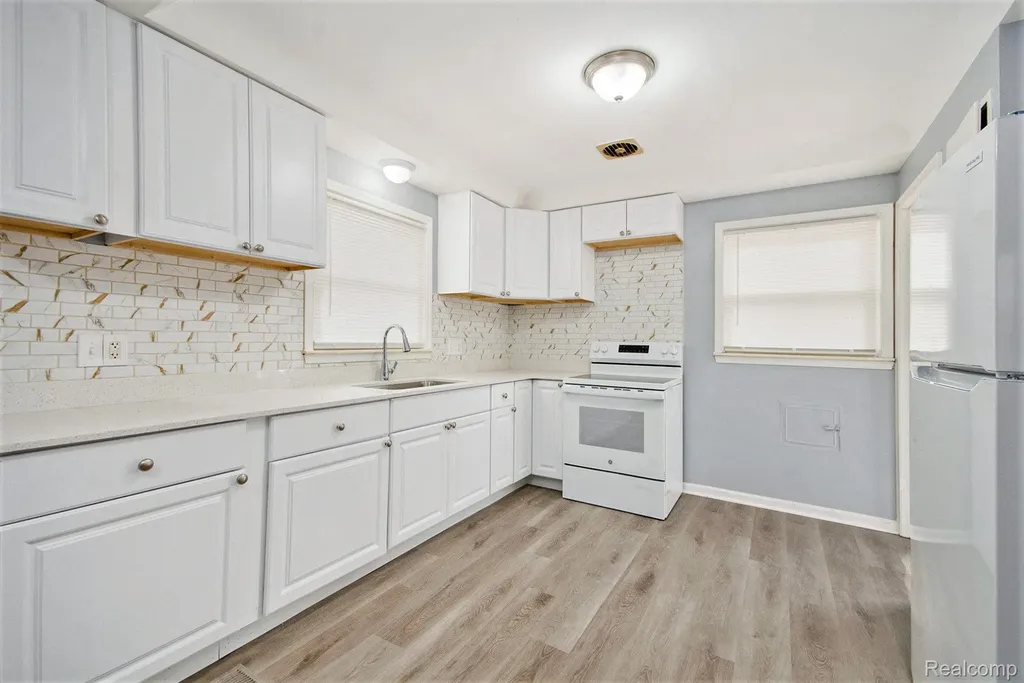 21110 Beaconsfield Street St. Clair Shores City MI 48080