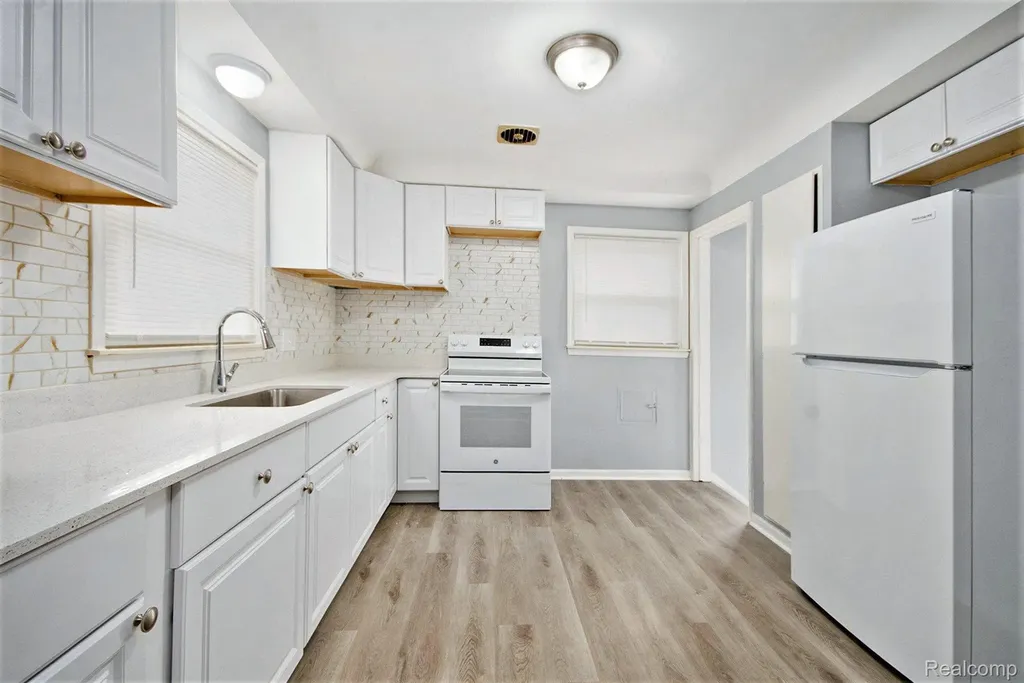 21110 Beaconsfield Street St. Clair Shores City MI 48080