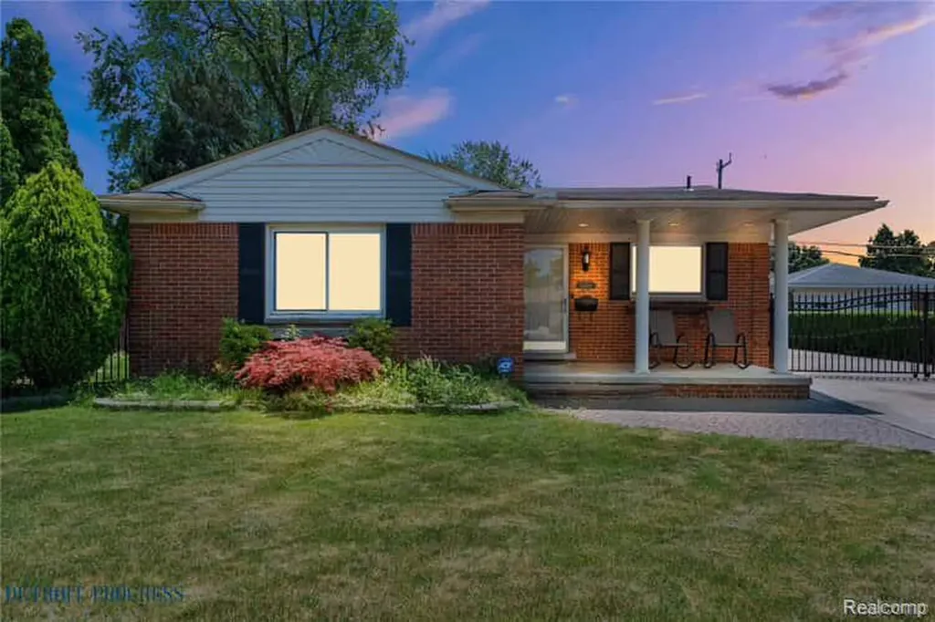 26411 W Warren Street Dearborn Heights City MI 48127