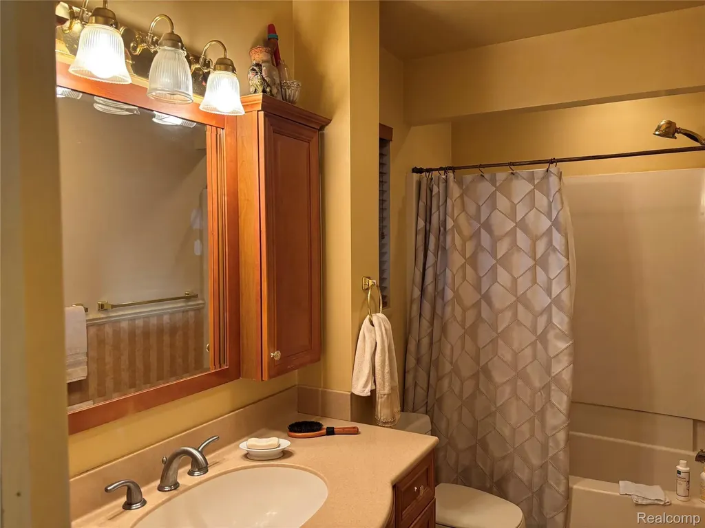 26411 W Warren Street Dearborn Heights City MI 48127