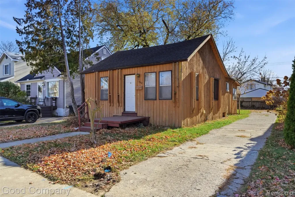 1308 E Lincoln Street Birmingham City MI 48009