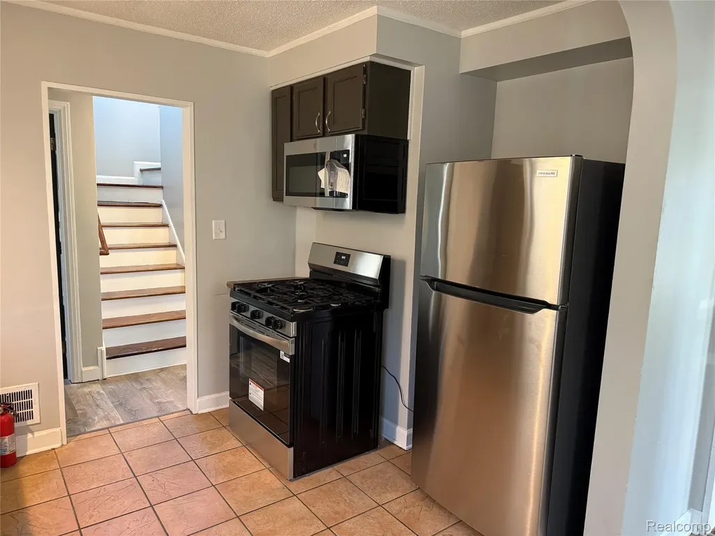 876 Garfield Avenue Lincoln Park City MI 48146