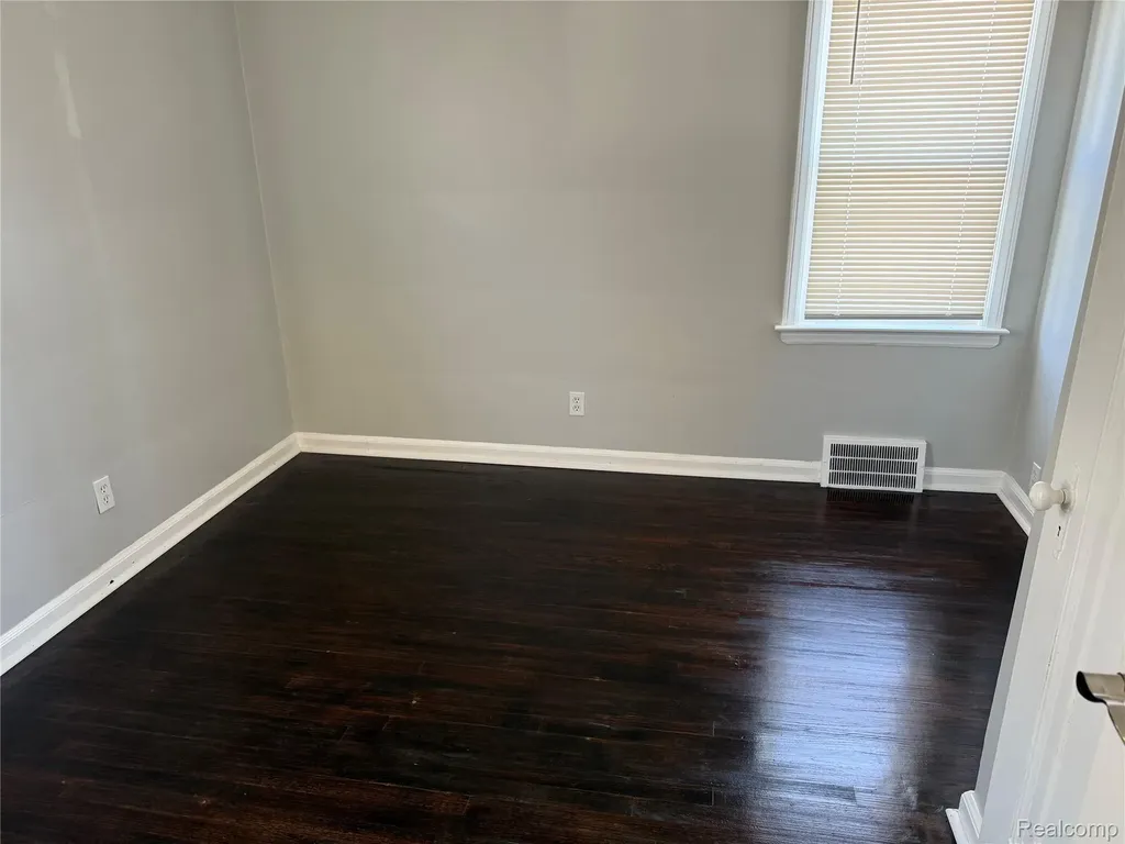 876 Garfield Avenue Lincoln Park City MI 48146