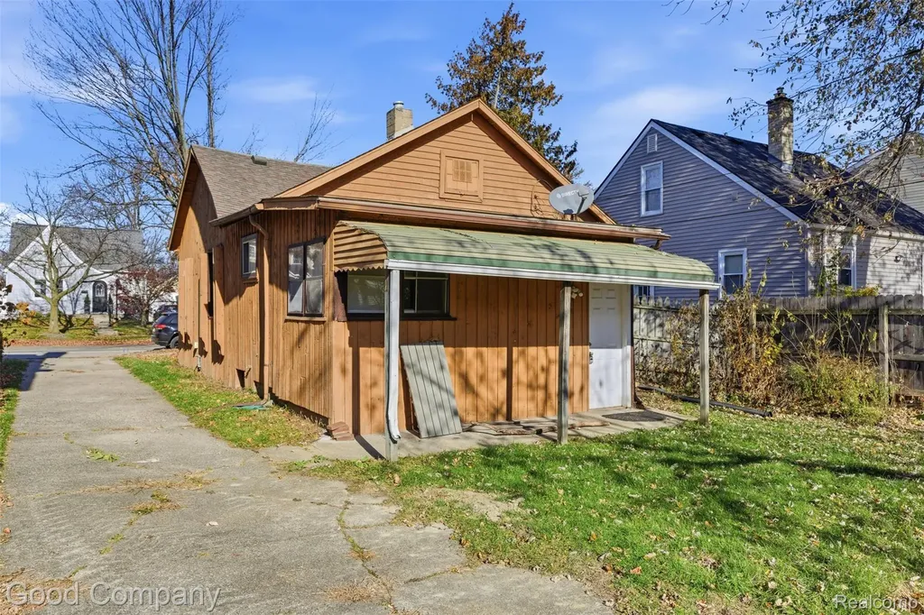 1308 E Lincoln Street Birmingham City MI 48009