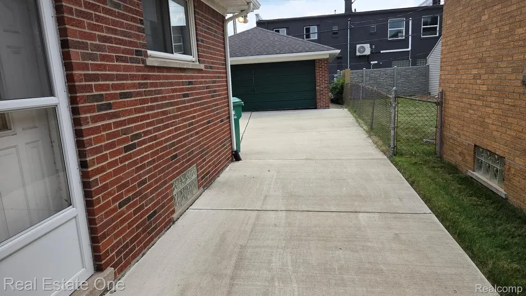 17050 Stricker Avenue Eastpointe City MI 48021