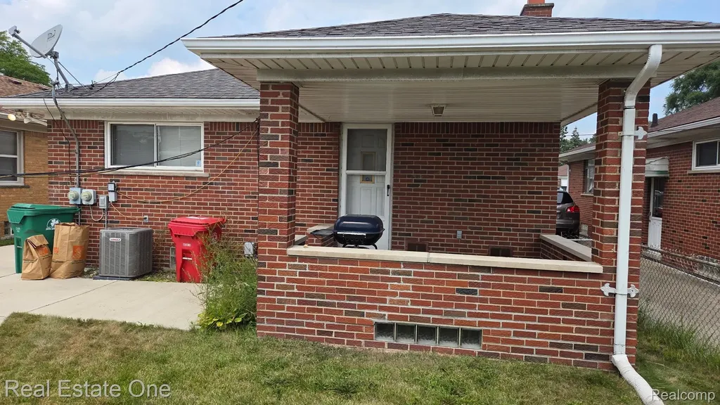 17050 Stricker Avenue Eastpointe City MI 48021