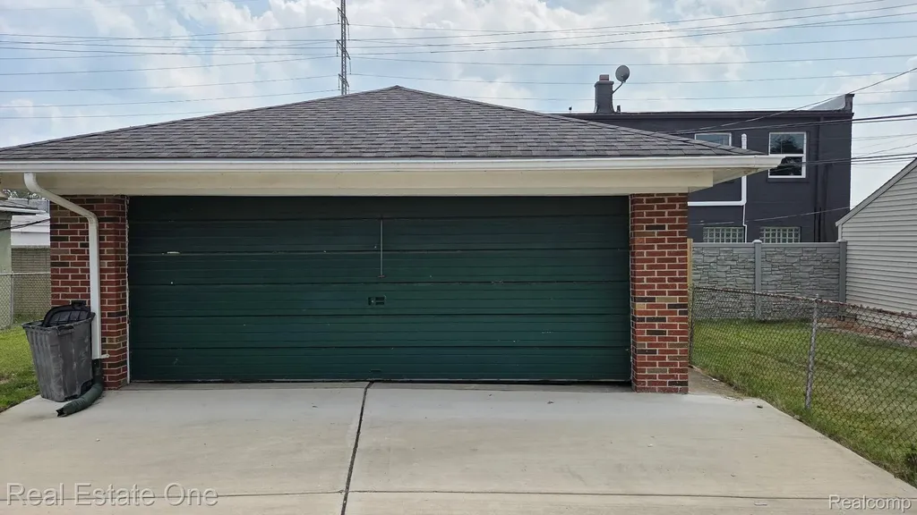 17050 Stricker Avenue Eastpointe City MI 48021