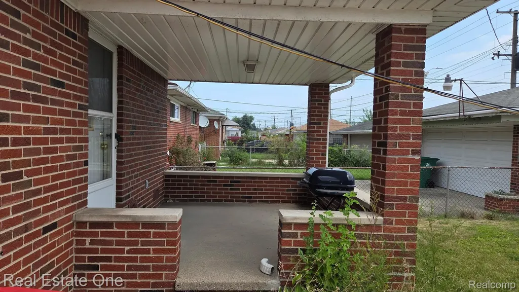 17050 Stricker Avenue Eastpointe City MI 48021