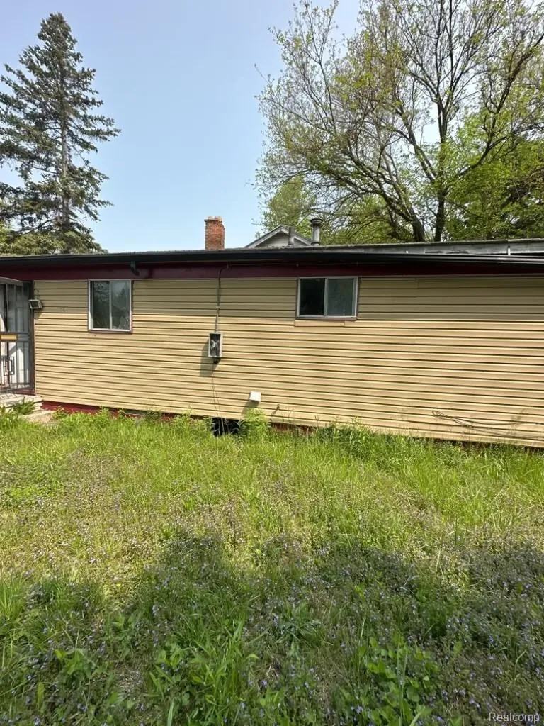 19326 Andover Street Highland Park City MI 48203