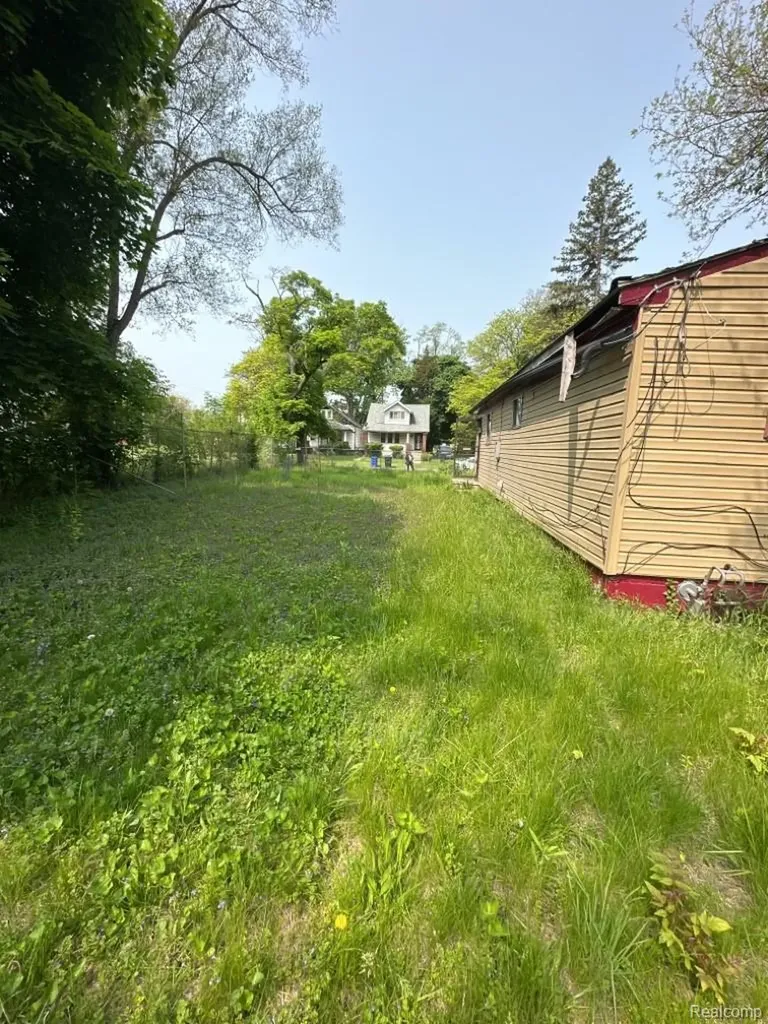 19326 Andover Street Highland Park City MI 48203