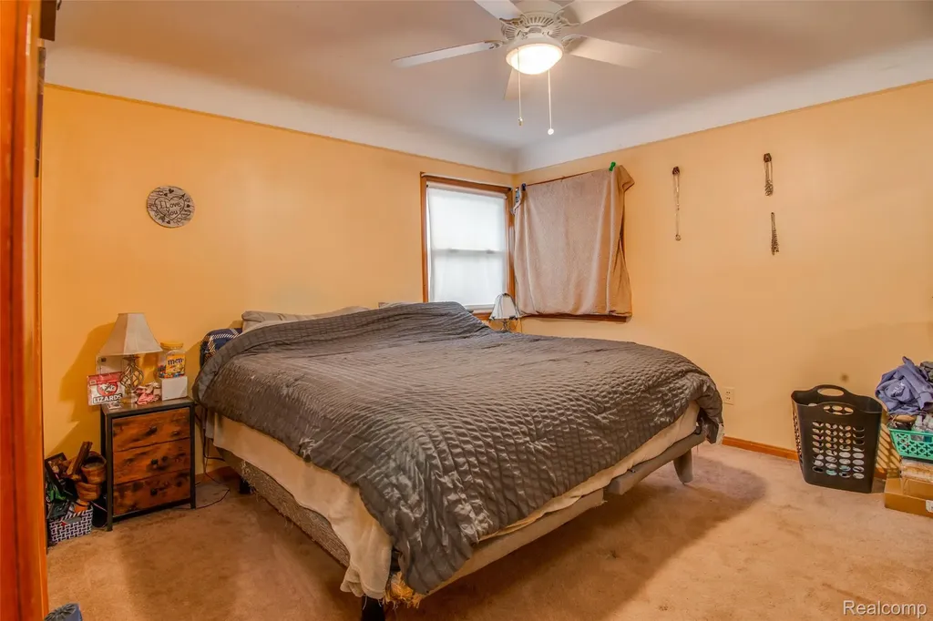 21858 Pleasant Avenue Eastpointe City MI 48021