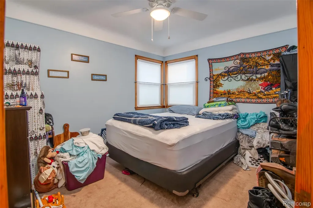 21858 Pleasant Avenue Eastpointe City MI 48021