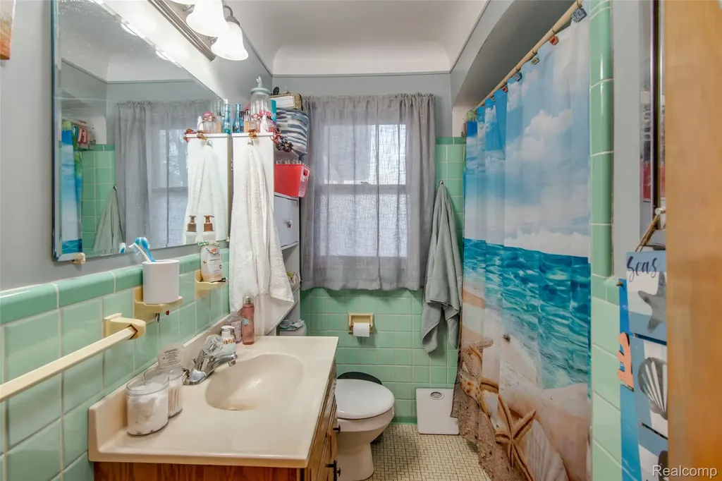 21858 Pleasant Avenue Eastpointe City MI 48021