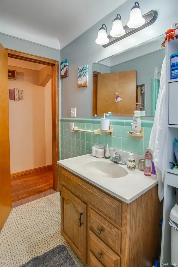 21858 Pleasant Avenue Eastpointe City MI 48021