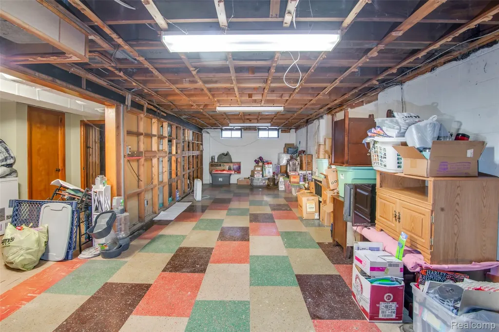 21858 Pleasant Avenue Eastpointe City MI 48021