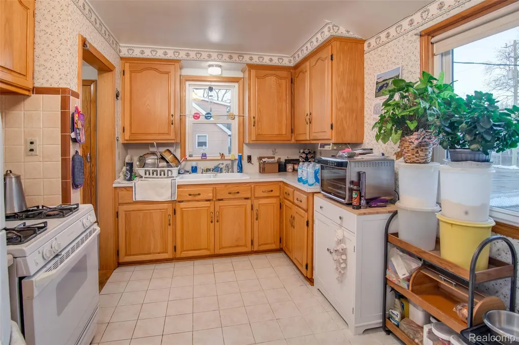 21858 Pleasant Avenue Eastpointe City MI 48021