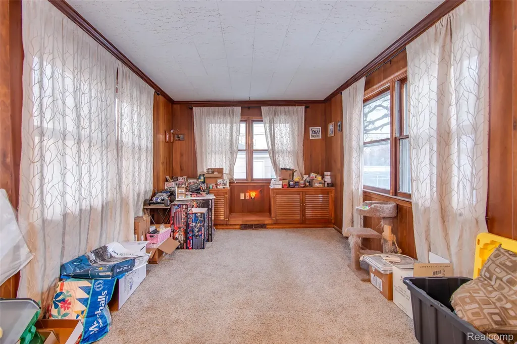 21858 Pleasant Avenue Eastpointe City MI 48021