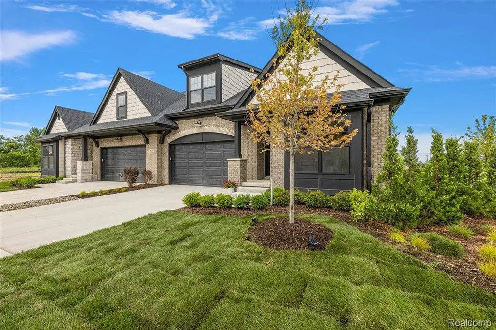 2031 Breckenridge Court Rochester City MI 48307