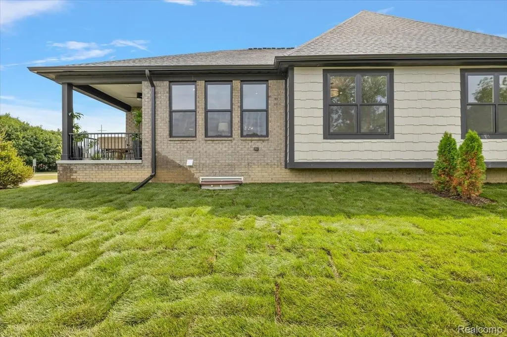 2031 Breckenridge Court Rochester City MI 48307