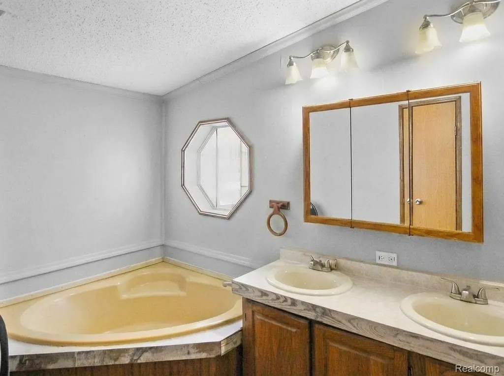 39200 Harbor Huron Charter Township MI 48164