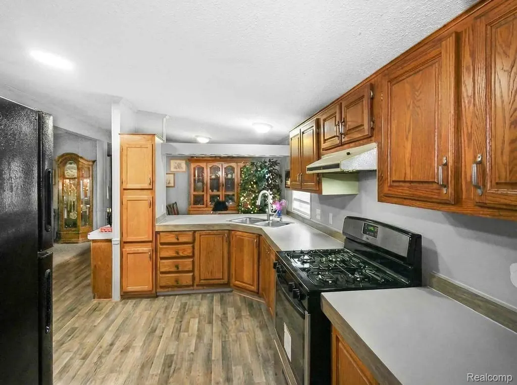 39200 Harbor Huron Charter Township MI 48164