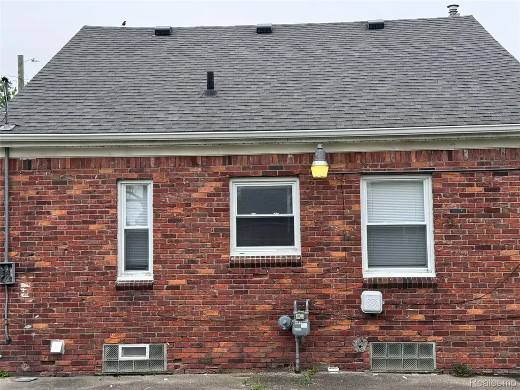 8700 W 7 Mile Road Detroit City MI 48221