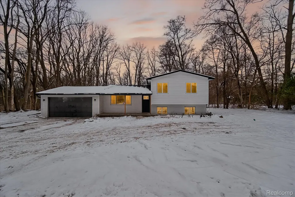 10031 Carmer Road Fenton City MI 48430