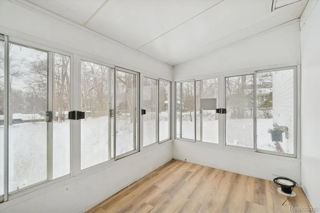 10031 Carmer Road Fenton City MI 48430