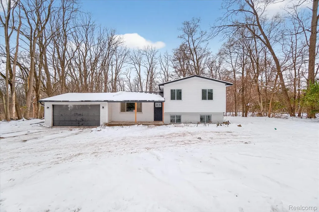 10031 Carmer Road Fenton City MI 48430