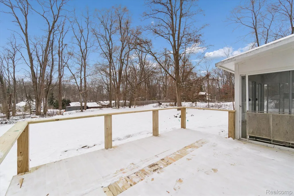 10031 Carmer Road Fenton City MI 48430