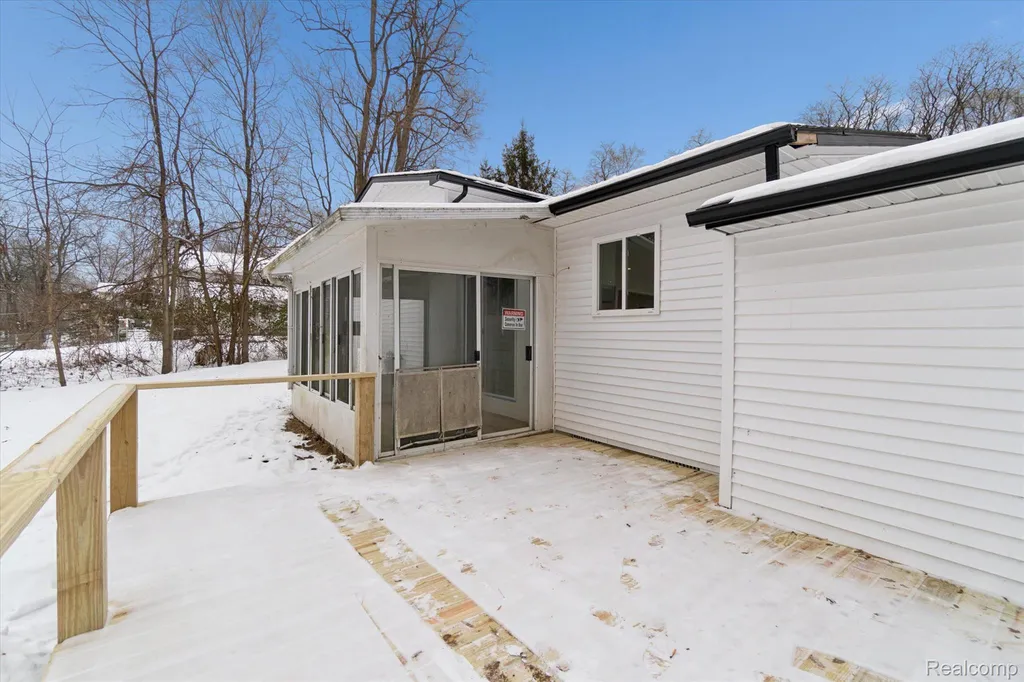 10031 Carmer Road Fenton City MI 48430