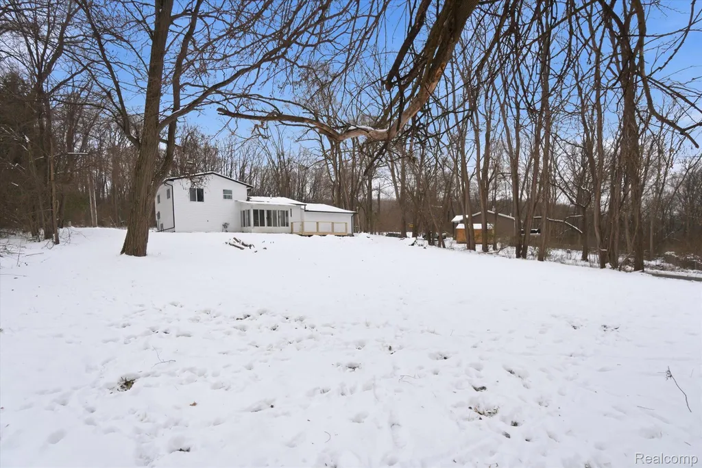 10031 Carmer Road Fenton City MI 48430