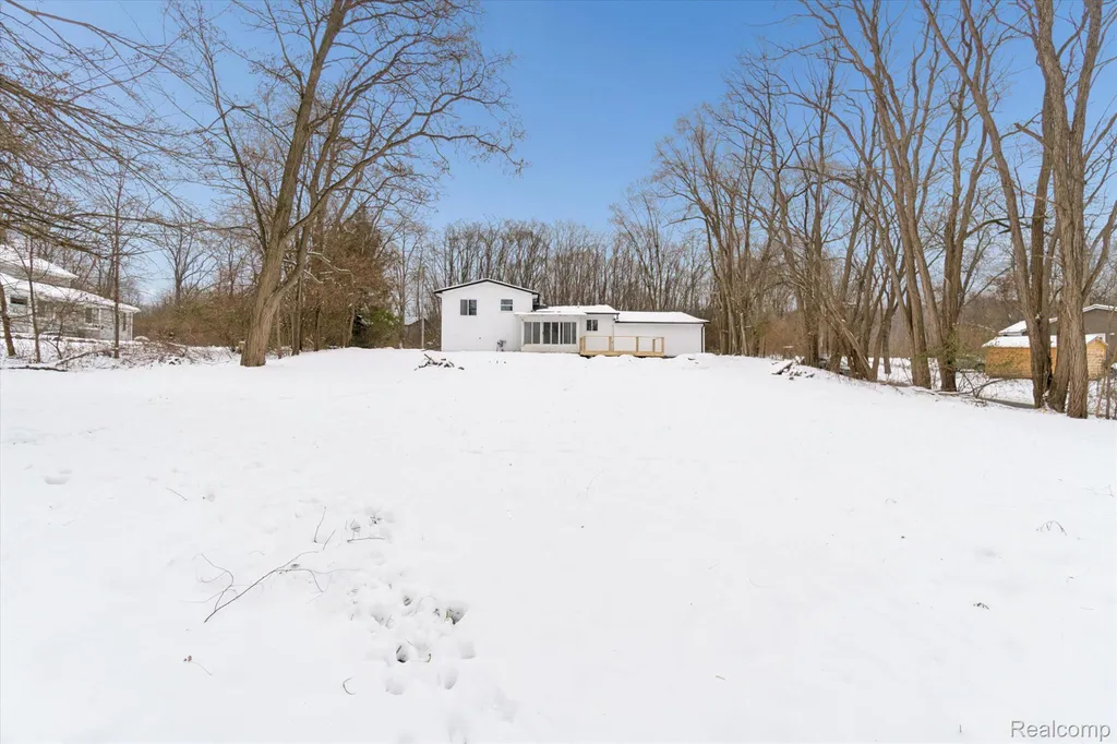 10031 Carmer Road Fenton City MI 48430
