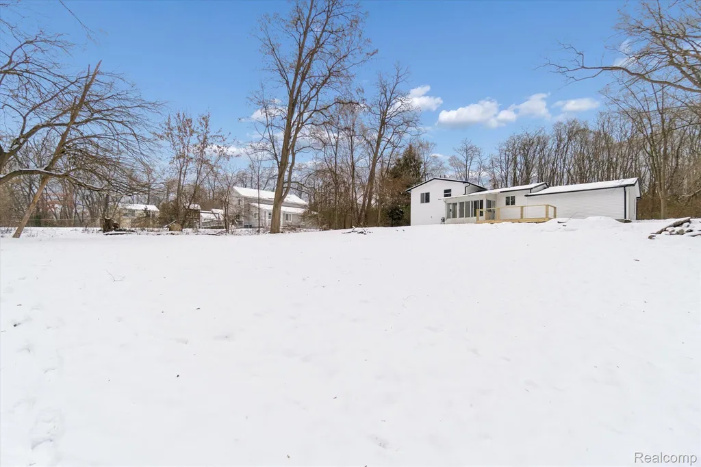10031 Carmer Road Fenton City MI 48430