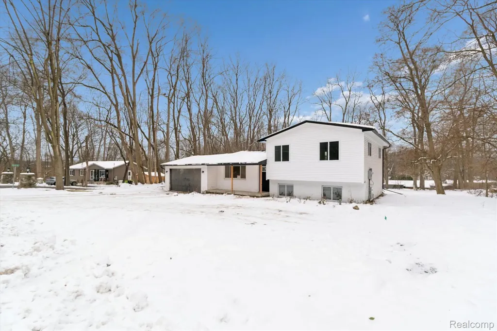 10031 Carmer Road Fenton City MI 48430