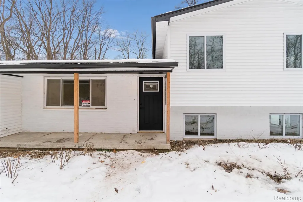 10031 Carmer Road Fenton City MI 48430