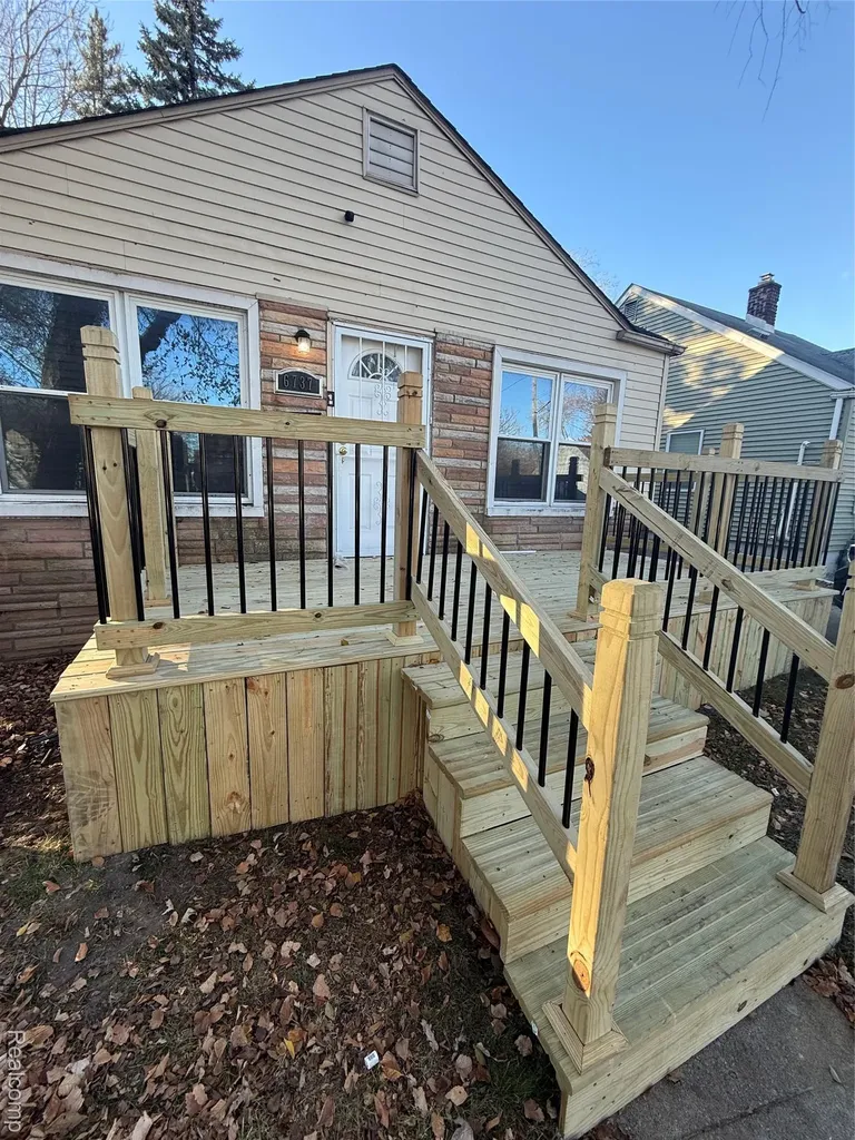 6737 Warwick Street Detroit City MI 48228
