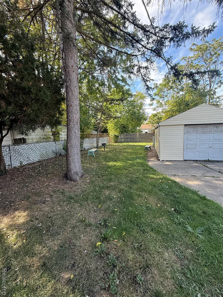 6737 Warwick Street Detroit City MI 48228