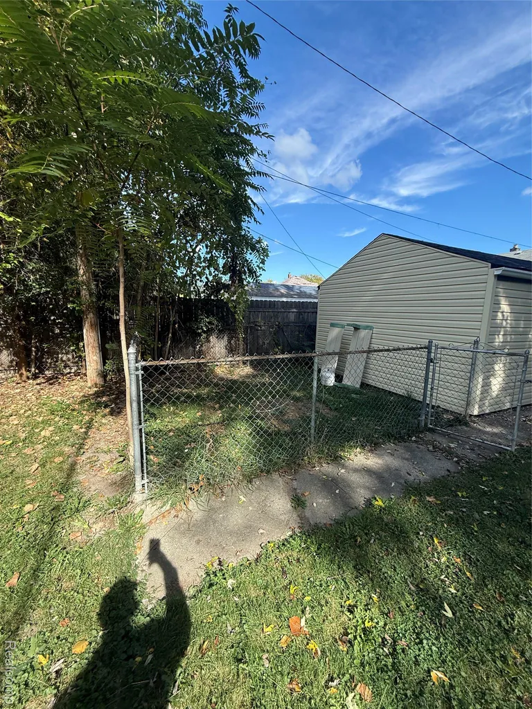 6737 Warwick Street Detroit City MI 48228