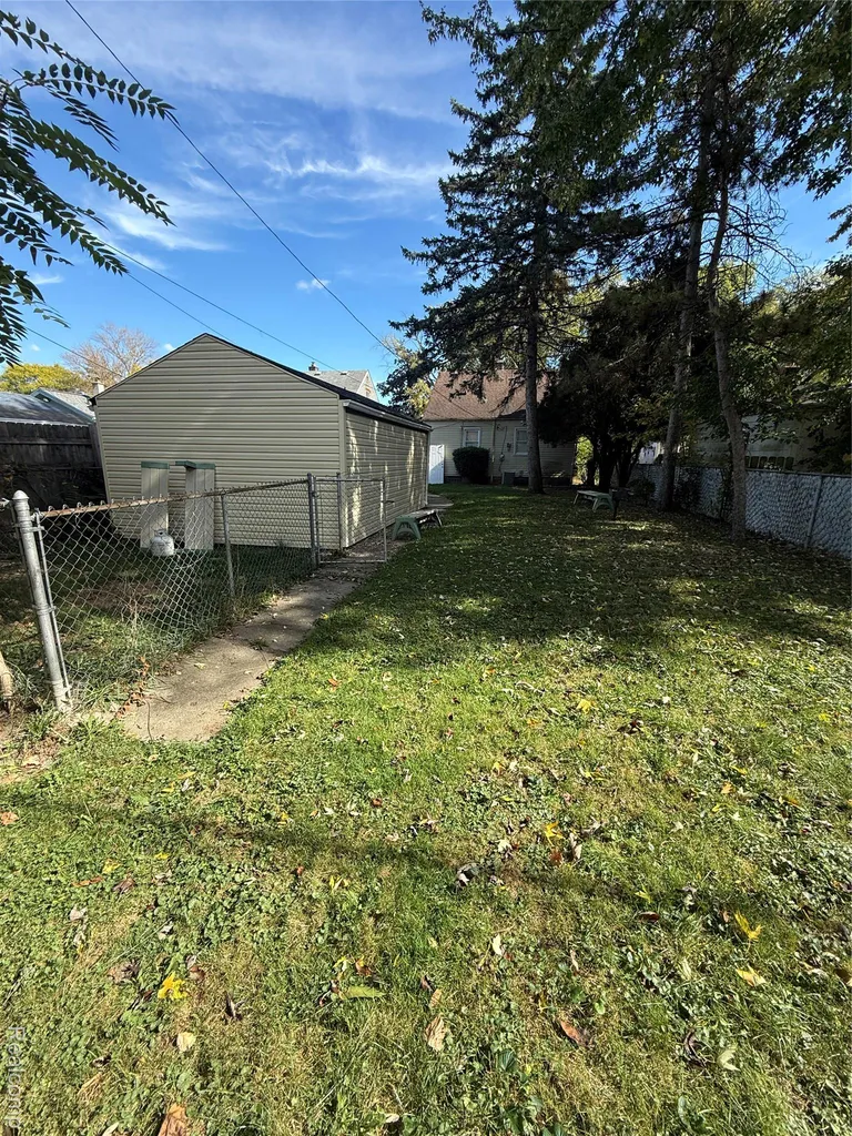 6737 Warwick Street Detroit City MI 48228