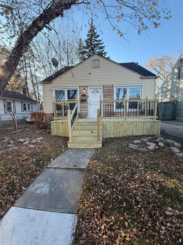 6737 Warwick Street Detroit City MI 48228
