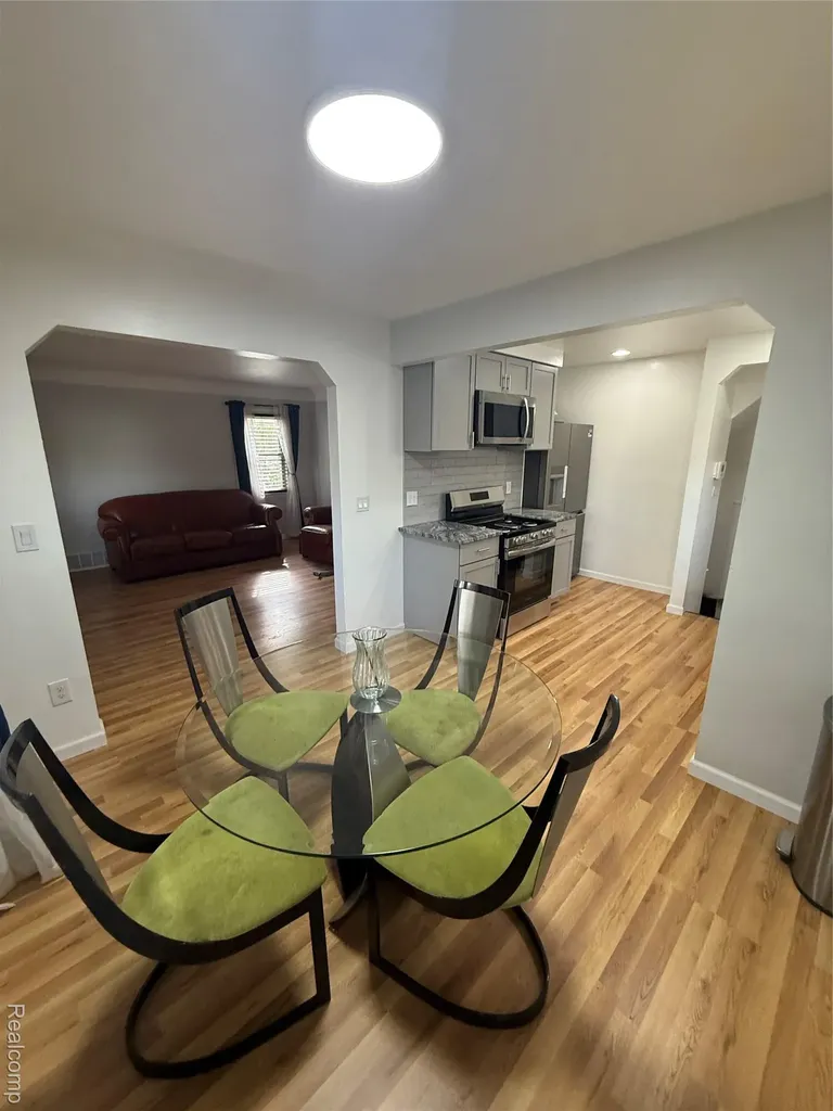 6737 Warwick Street Detroit City MI 48228