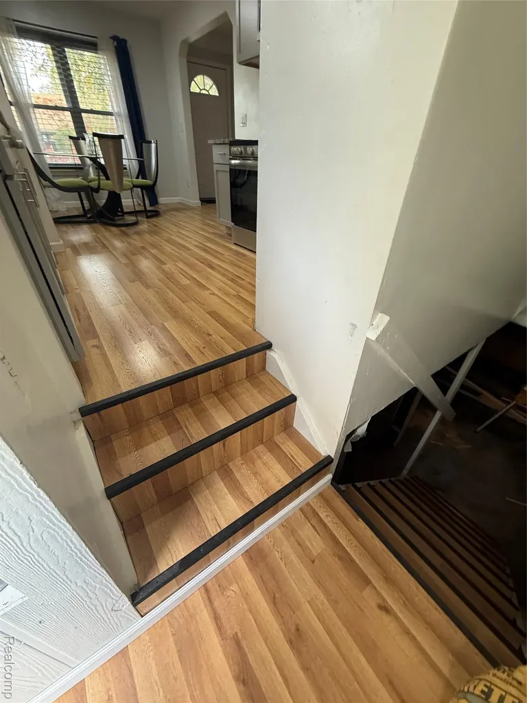 6737 Warwick Street Detroit City MI 48228